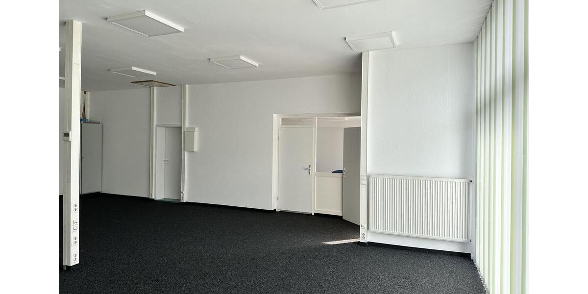 Moderne freitragende Halle mit Bürofläche zu vermietenm, Mühllach, Röthenbach zimmer