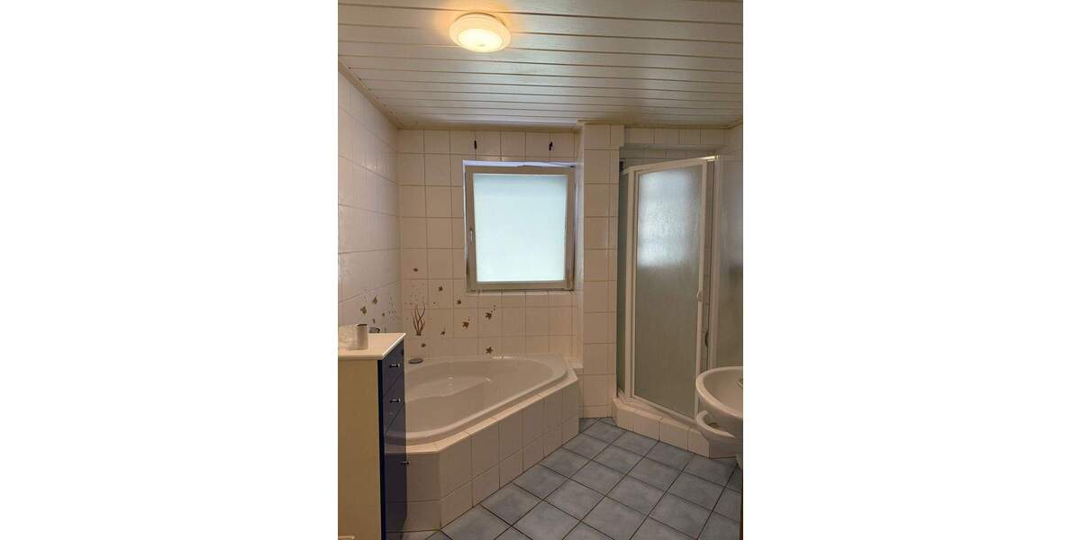 Einfamilienhaus Roßtal - 7 Zimmer, 165 m&sup2;, 450.000&euro; | Angebot:25703799