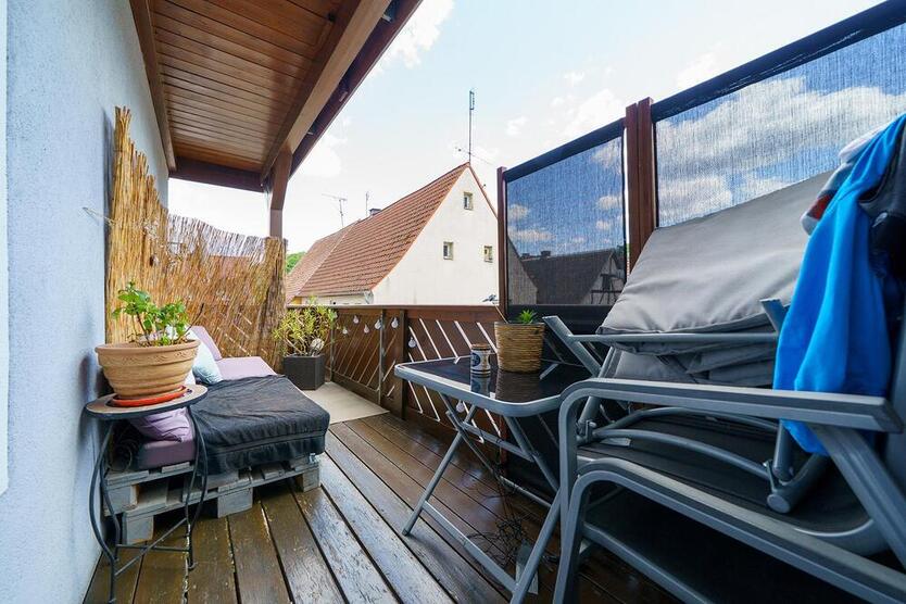 Gepflegtes Vierparteienwohnhaus zzgl. Garagen und Gewerbeeinheit! 13 zimmer