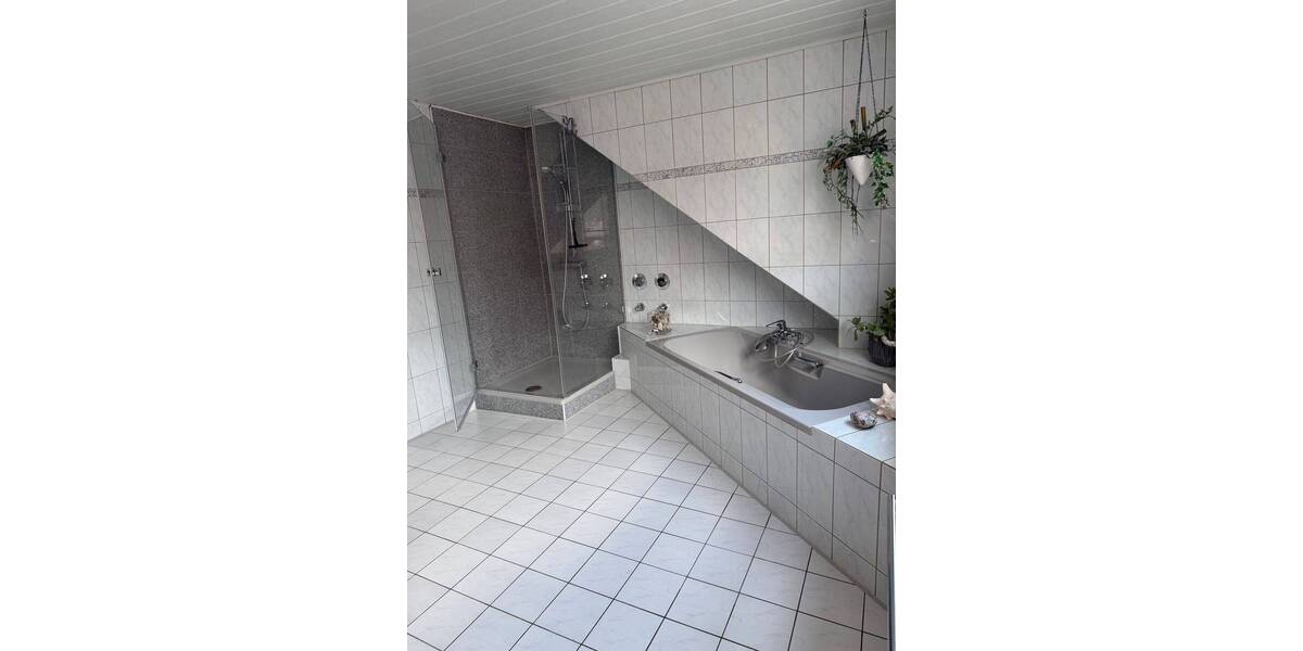 Etagenwohnung Erlangen Frauenaurach - 2 Zimmer, 117 m&sup2;, 1.400&euro; | Angebot:26092188