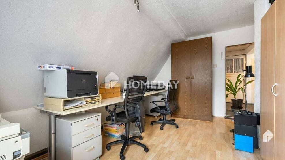 Schönes Bauernhaus mit 6 Zimmern und Garage in sehr guter Lage