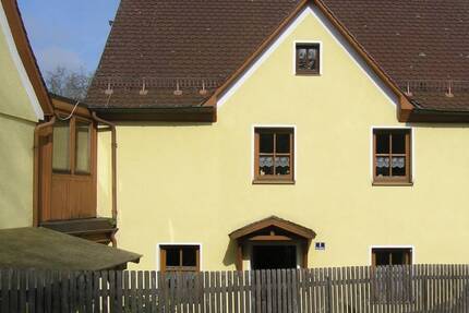 1-Familien-Haus idyllisch gelegen mit Nebengebäude, Garage und PKW-Stellplatz 6 zimmer