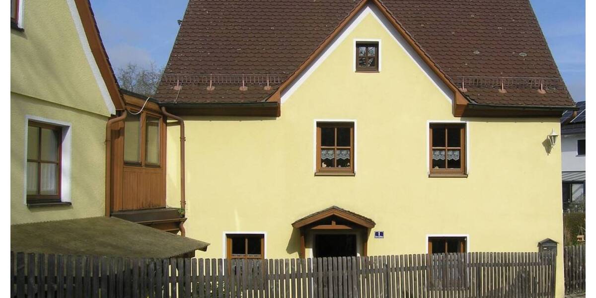 1-Familien-Haus idyllisch gelegen mit Nebengebäude, Garage und PKW-Stellplatz 6 zimmer