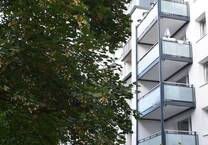 Frei & mit Balkon in der Nordstadt! Helle 2,5-Zimmer-Wohnung im obersten Stock, zentrale aber ruhige Lage in Rennweg