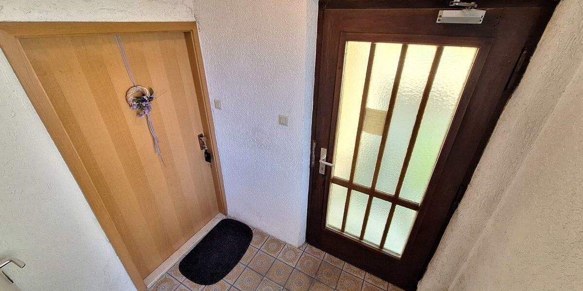 Gepflegtes Dreifamilienhaus in schöner Wohnlage mit zwei Einzelgaragen 7 zimmer