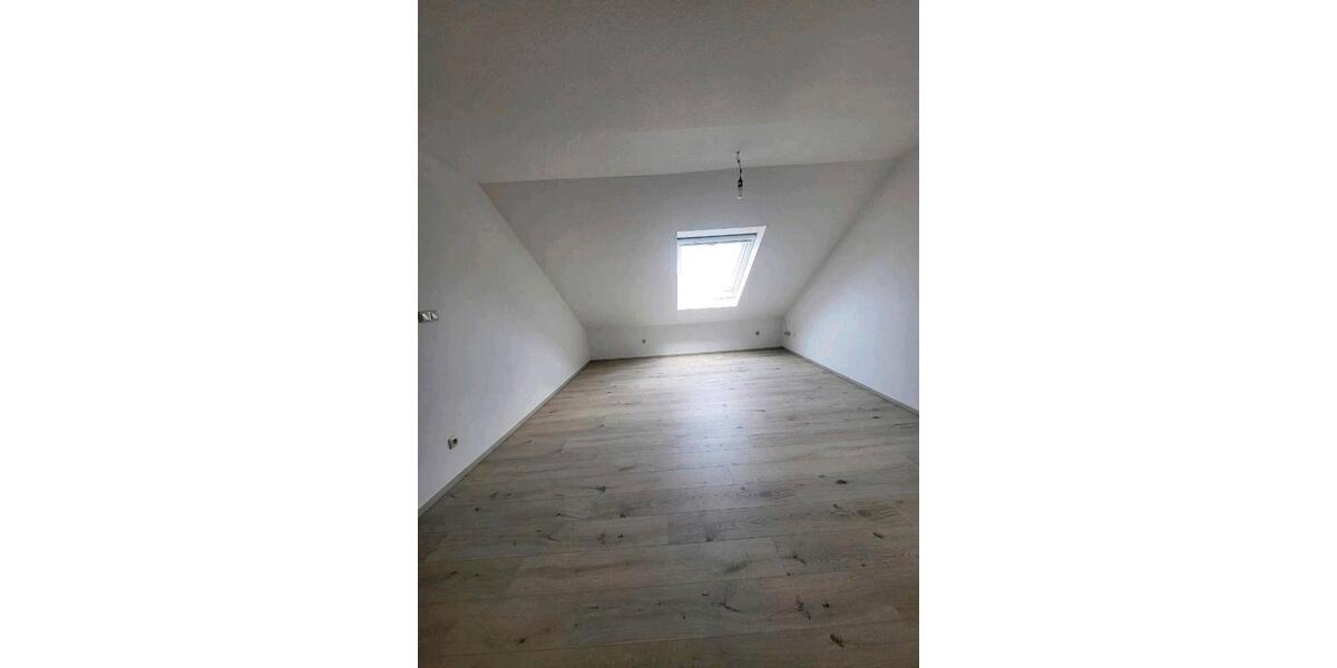 Dachgeschoßwohnung Nürnberg Gibitzenhof - 3.5 Zimmer, 100 m&sup2;, 900&euro; | Angebot:26416477