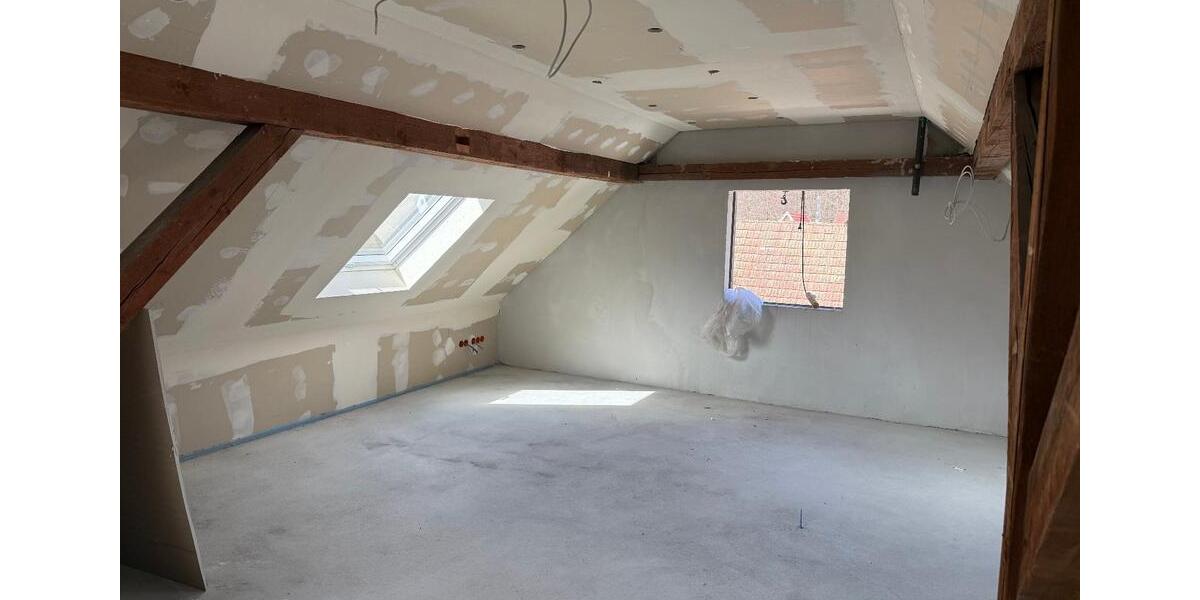 Dachgeschoßwohnung Simmelsdorf - 4.5 Zimmer, 80 m&sup2;, 240.000&euro; | Angebot:25902273