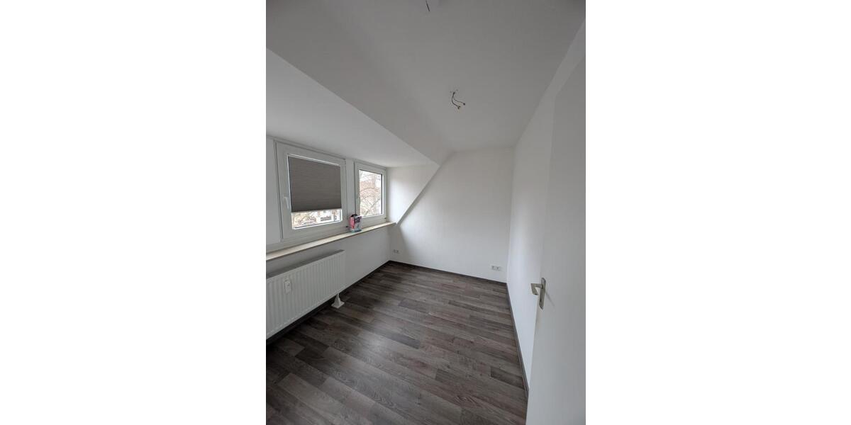 Dachgeschoßwohnung Nürnberg Gibitzenhof - 2.5 Zimmer, 72 m&sup2;, 830&euro; | Angebot:25650918