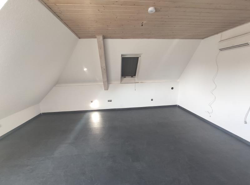 Große Maisonette mit Klimaanlagen (aktuell in 2 Wohnungen unterteilt) mit 2 Balkonen, 2 Einbauküchen und 2 Stellplätzen 5 zimmer