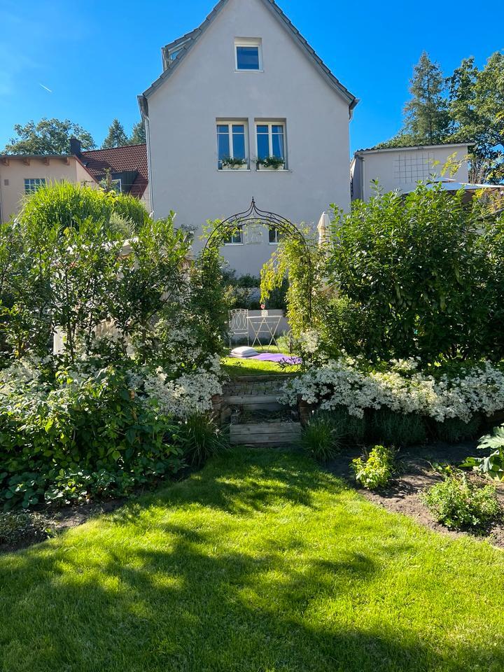Provisionsfrei! Saniertes Einfamilienhaus +großem Garten & Garage
