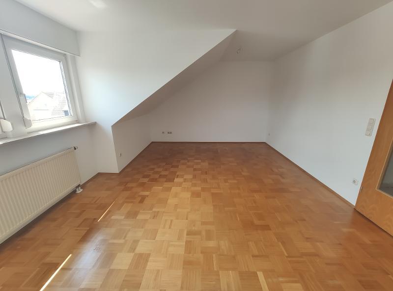 3 Zi. Wohnung (Nr. 6) im DG (2. OG) mit Balkon und Garage 3 zimmer