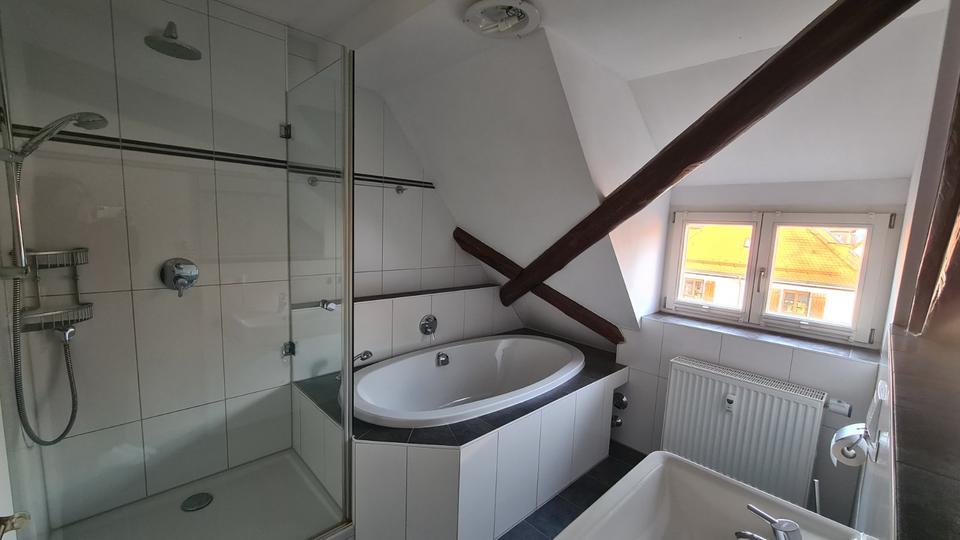 Charmante DG-Maisonette-Wohnung mit exkl. Ausstattung in Bruck 2.5 zimmer