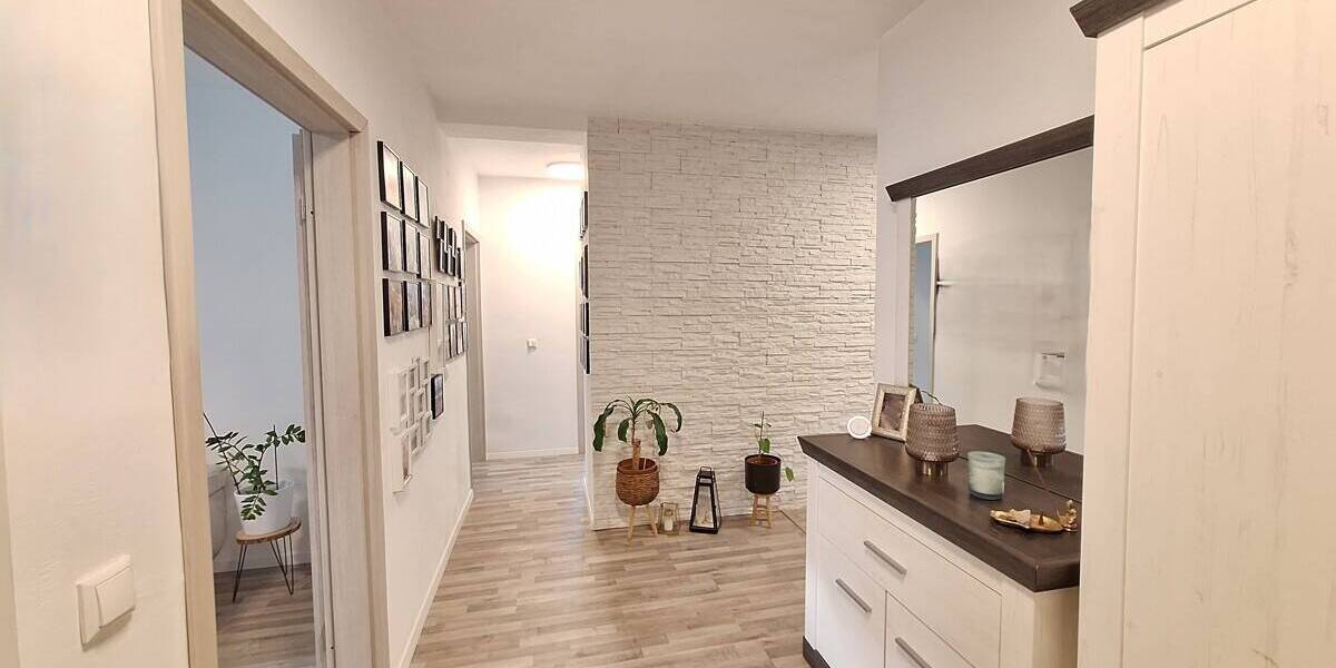 Renovierte 3-Zimmer Wohnung im Hochparterre mit Balkon und Einzelgarage 3 zimmer