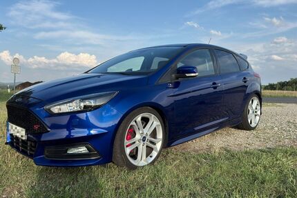 Ford Focus 29.800 km 21.700 &euro; Eckental 90542