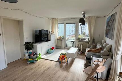 Helle 2 Zimmer Wohnung im beliebten Stadtteil Laufamholz zimmer