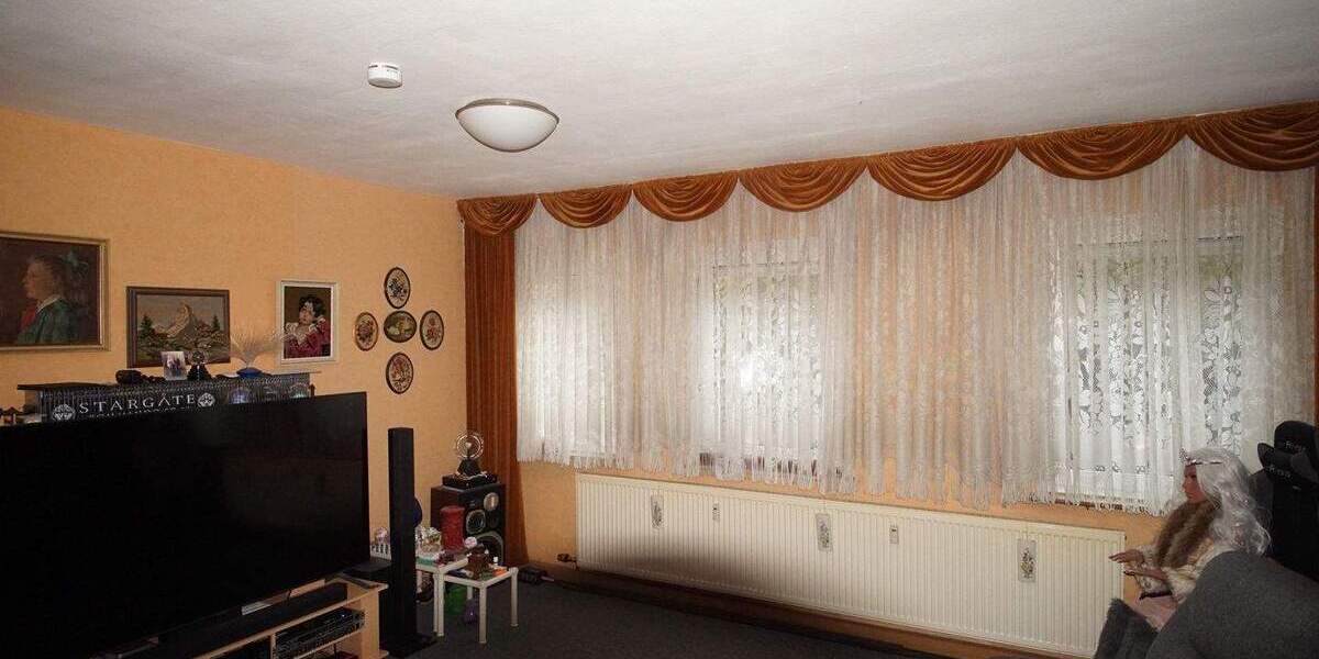 Wohnhaus mit 3 Wohnungen in Nürnberg - Laufamholz 9 zimmer