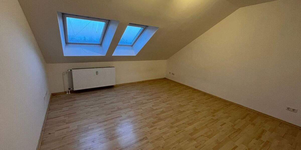 Große 4-Zimmer-Wohnung mit Balkon im Herzen von Feucht 4 zimmer