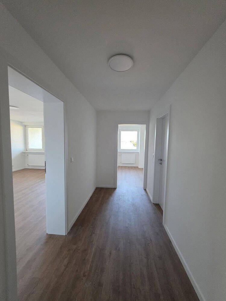 PROVISIONSFREI Attraktive, komplett renovierte 2-Zimmer-Wohnung mit Balkon zentrale Lage in Fürth