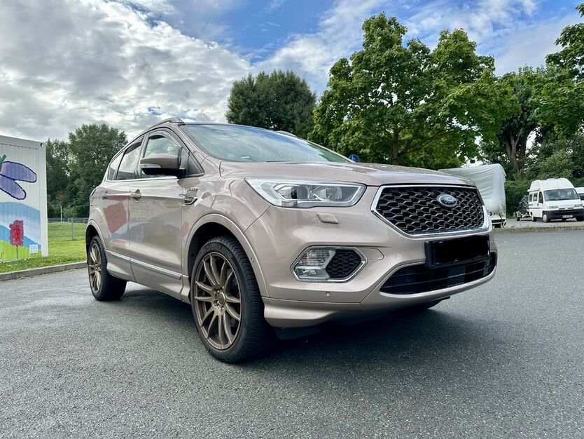 Ford Kuga 69.000 km 22.500 € Nürnberg 90451