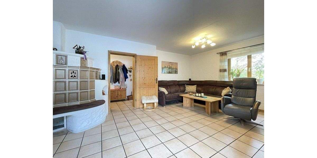 Wie ein Haus am See: Einfamilienhaus (Bj. 1993) mit Traumgarten und Garage in Lauf-Kuhnhof 5 zimmer