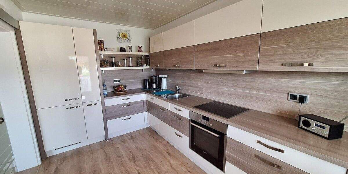 Freiwerdendes Zweifamilienhaus mit Garage in Toplage am Feldrand 6 zimmer