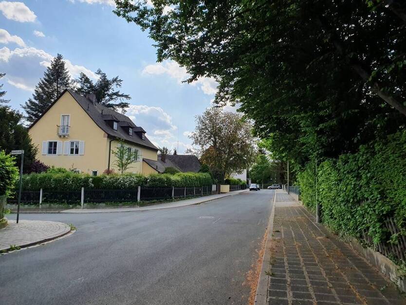 *** Wohnen in BESTLAGE *** Charmantes Reihenmittelhaus Garten Garage mit Potential
