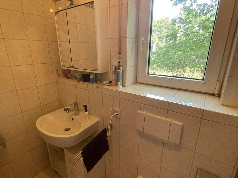 Top gepflegte 1-Zimmer-Wohnung mit Balkon direkt in Feucht