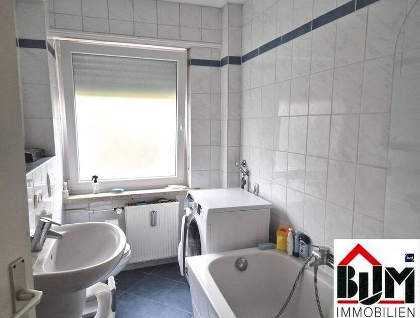 * 2 Zimmer - hell - Süd-Balkon - Küche möglich - gepflegt*