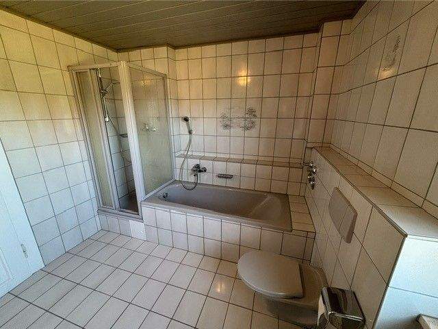 Mehrfamilienhaus, Wohnhaus Heroldsbach Poppendorf - 8 Zimmer, 208 m&sup2;, 2.300&euro; | Angebot:25339642