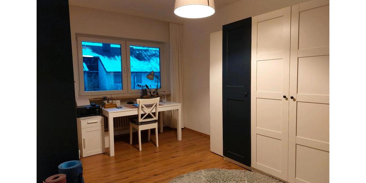 Großzügige 4-Zimmer-Wohnung mit Balkon & Garage in Roth 4 zimmer
