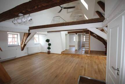 Außergewöhnliche, hochwertig ausgebaute 4-Zimmer-Galerie-Wohnung, ca. 150 m² Wohn- Nutzfläche, niedrige Nebenkosten