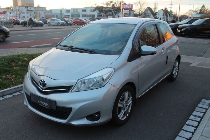 Toyota Yaris 90.000 km 7.600 € Nürnberg 90449