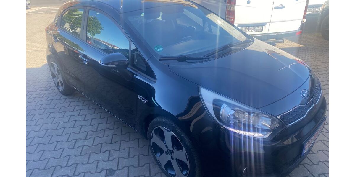 Kia Rio 147.000 km 4.990 &euro; Fürth 90763