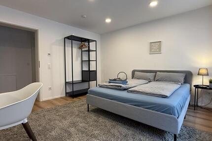 Liebevoll möblierte, sanierte 1-Zimmer-Wohnung mit großem Balkon 1 zimmer