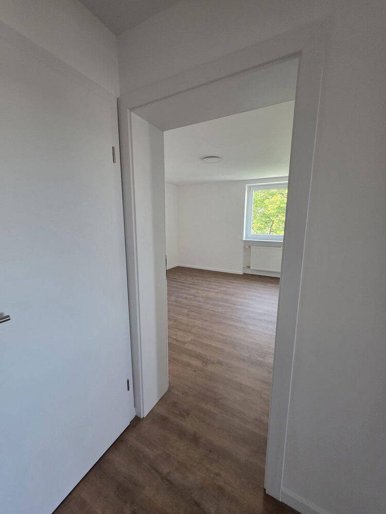 PROVISIONSFREI Attraktive, komplett renovierte 2-Zimmer-Wohnung mit Balkon zentrale Lage in Fürth