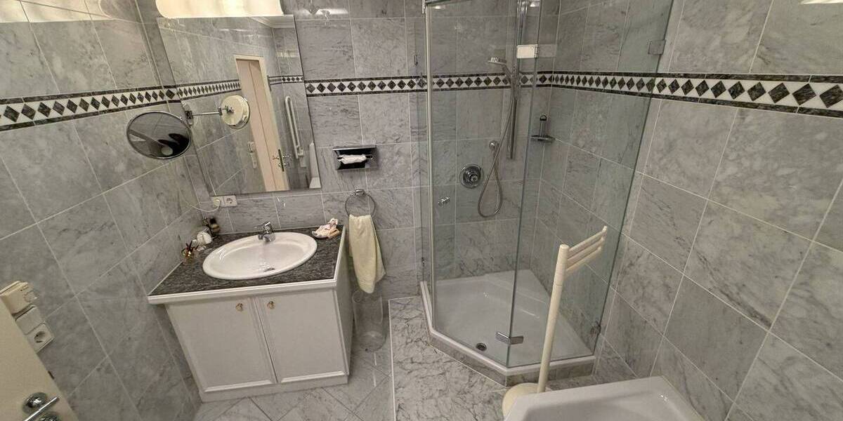 Etagenwohnung Nürnberg Gleißhammer - 4 Zimmer, 208 m&sup2;, 2.200&euro; | Angebot:26502648