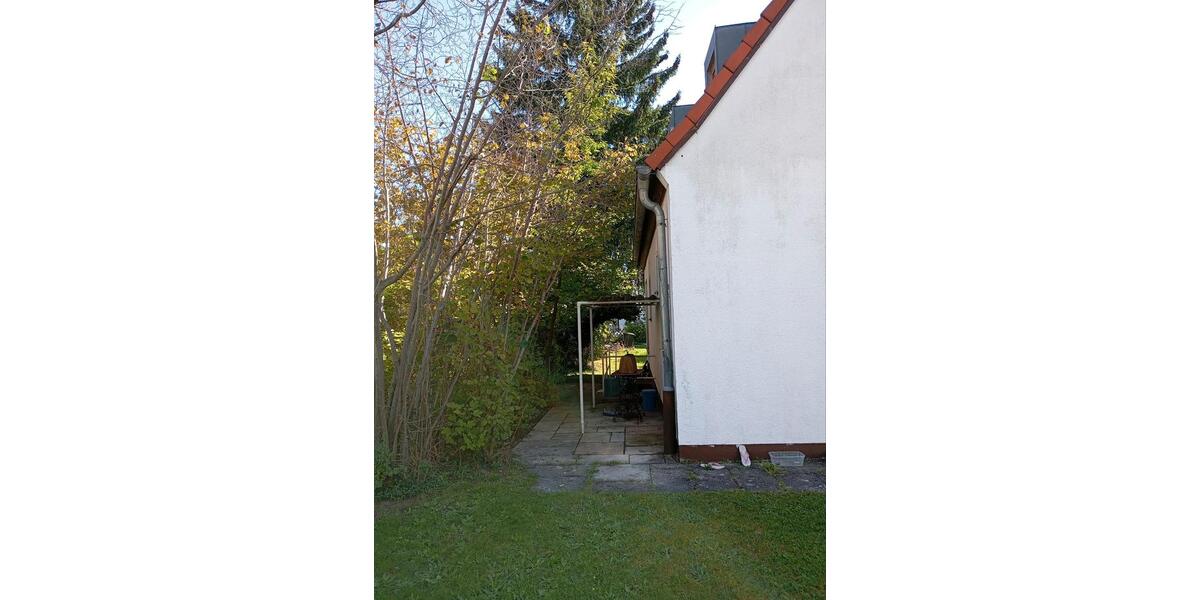 Baugrundstück mit kernsanierungsbedürftigem Einfamilienhaus zimmer