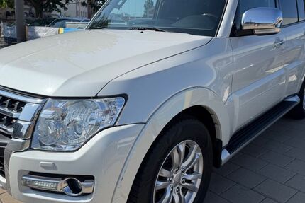 Mitsubishi Pajero 239.899 km 18.450 &euro; Fürth 90763