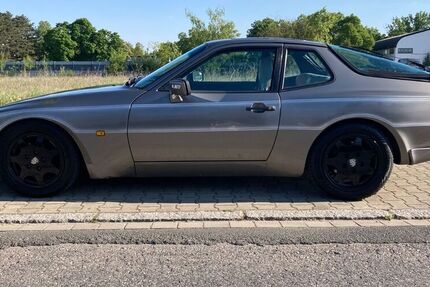 Porsche 944