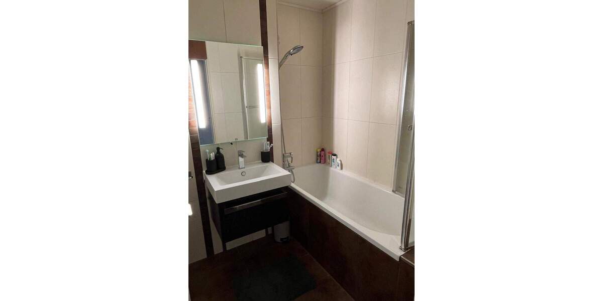 Renovierte 3-Zimmer-ETW mit Süd-Loggia und Ausblick zum Kanal 3 zimmer