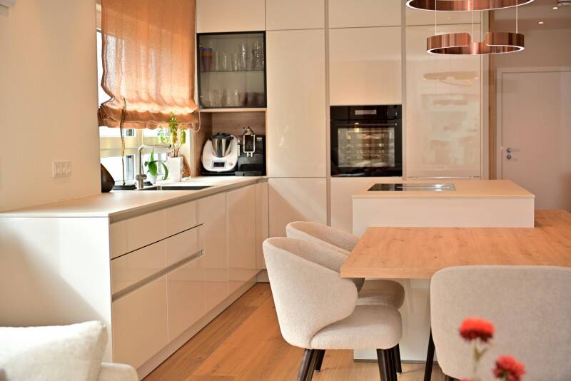 Exklusive GartenWohnung 112 m², lichterfülltes Wohnen mit 3 Zimmer und 2 TG Stellplätzen und vielen Extras, fast wie Erstbezug