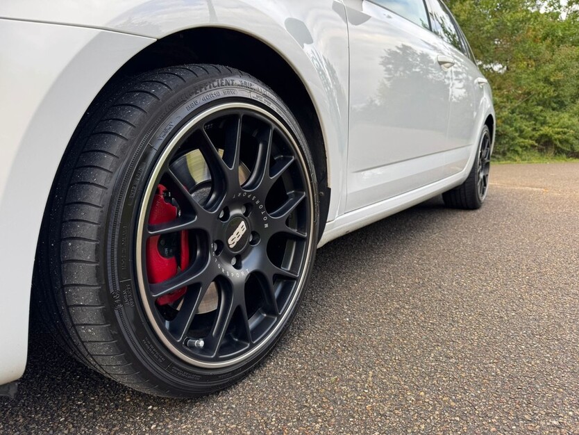 Skoda Octavia RS 245 224.000 km 10.399 € Schwanstetten 90596