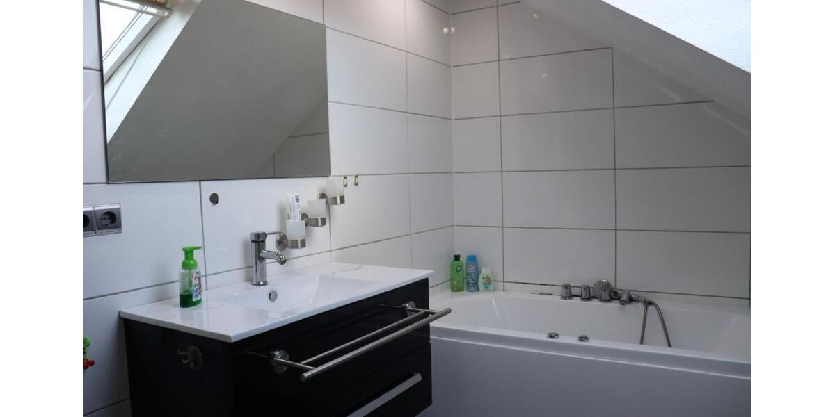 Dachgeschoßwohnung Roth - 3.5 Zimmer, 82 m&sup2;, 199.000&euro; | Angebot:25162874