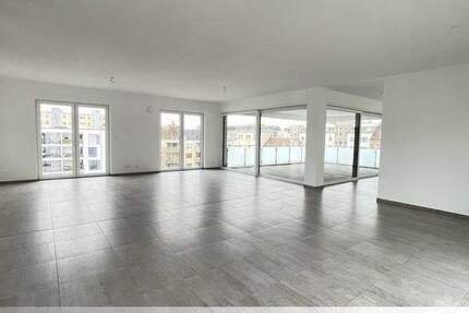 Luxuswohnen!!! Traumhafte XXL-Loftetage mit überdachtem Balkon & schicker Einbauküche in Nürnberg 5 zimmer