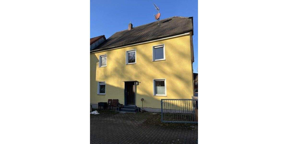 Wohnung 1. OG - Frei - Stellplatz - Dachboden mit Ausbaupotential - Verkauf nur mit EG-Wohnung zimmer