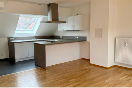 Wunderschöne helle 3 Zi.-Dachgeschoss-Whg. inkl. offener Einbauküche 3 zimmer