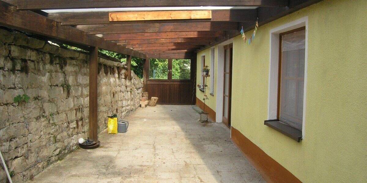 1-Familien-Haus idyllisch gelegen mit Nebengebäude, Garage und PKW-Stellplatz 6 zimmer