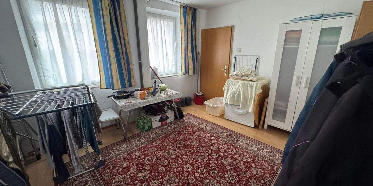 Röthenbach b. Stein ! 3,5-Zi.-Altbau-Whg. 75 m², Erdgeschoss mit Garage 3 zimmer