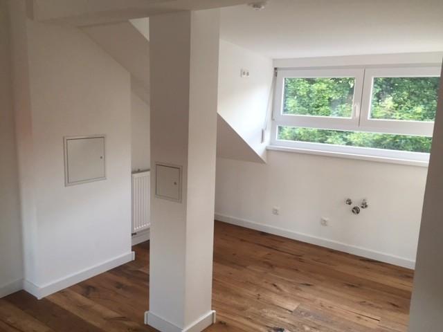 Neuwertige 3-Zimmer-DG-Wohnung mit Loggia und KFZ-Stellplatz | Nbg-Schweinau zimmer