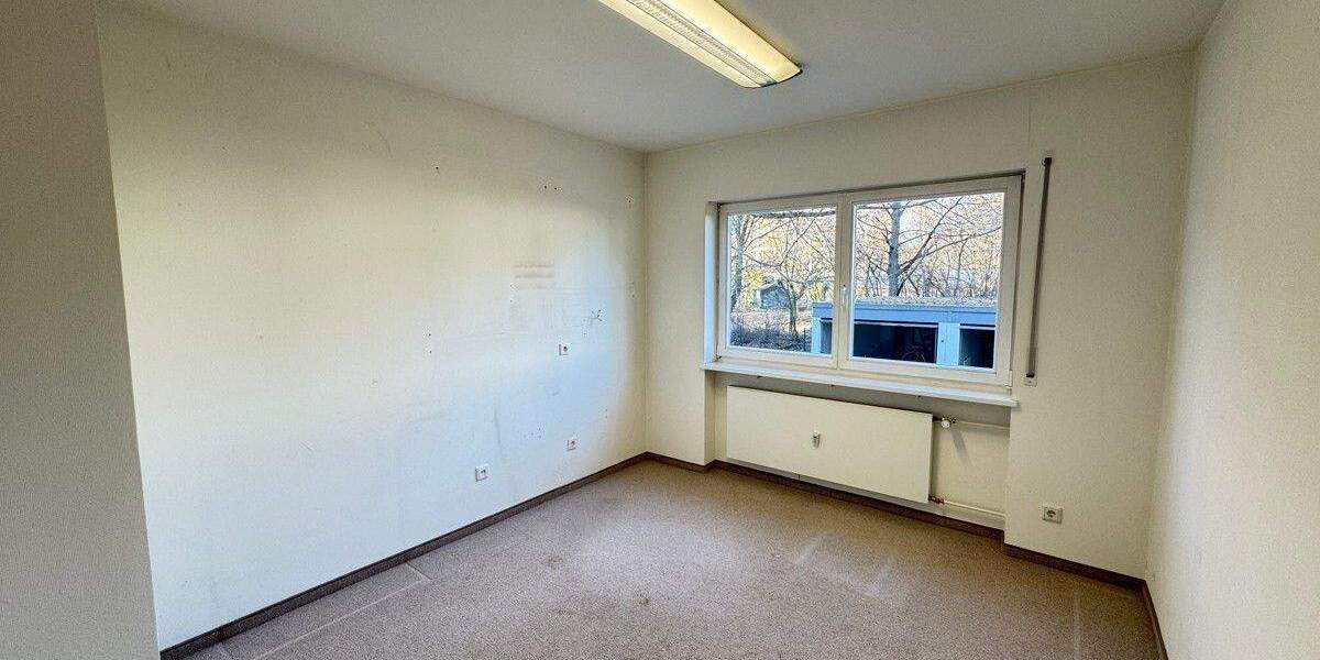 Großzügige 4-Zimmer-Wohnung mit Schwimmbadanteil, 2 Garagen und Zugang zum Gemeinschaftsgarten 4 zimmer